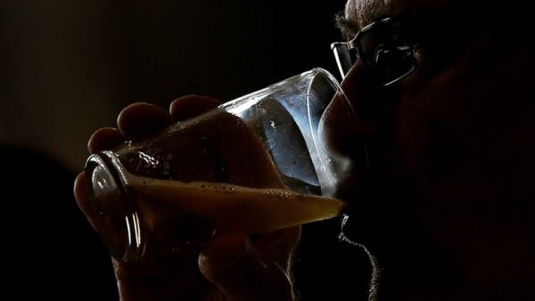 Работодателям посоветовали проверять россиян на алкоголь