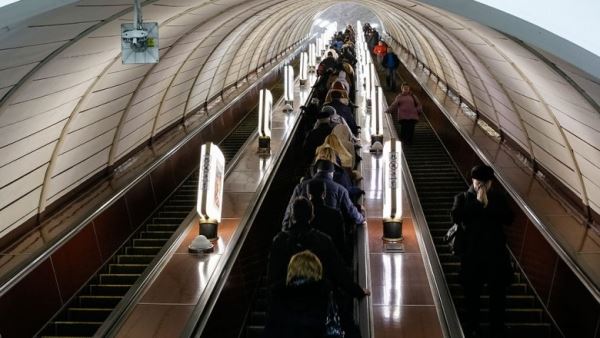 ЦОДД призвал автомобилистов Москвы избегать поездок в районе закрытых станций метро