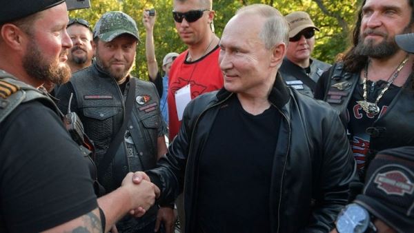 Путин рассказал о примере, который байкеры подают молодым людям